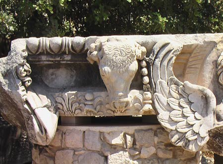 Храм Аполлона в Дидимах (Дидимейон), архитекторы Пэоний из Эфеса и Дафнис из Милета 