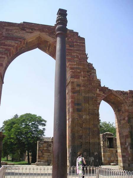 Железная колонна в Дели. Комплекс мечети Кувват аль-Ислам