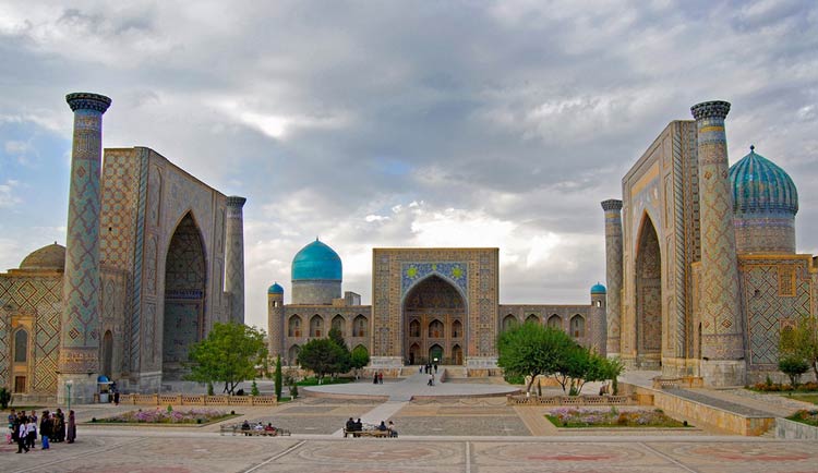 Площадь Регистан в Самарканде: Медресе Улугбека. Шер-Дор. Тилля-Кари