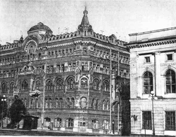 Н. П. Васин. Доходный дом на Театральной площади в Петербурге, 1880-е годы 