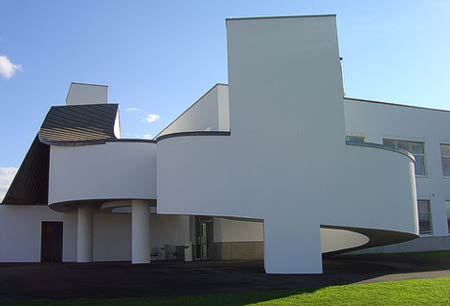 Vitra Design Museum (Музей дизайна ВИТРА), архитектор Фрэнк Гери (Frank Gehry), 1989