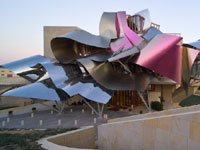 Фрэнк Гери (Frank Gehry): Marqués de Riscal Vineyard Hotel, Elciego (Rioja (wine) region), Spain, 2006