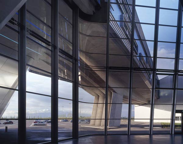 Заха Хадид (Zaha Hadid Architects): BMW Central Building, Leipzig, Germany (Центральное здание завода BMW, Лейпциг, Германия), 2001—2005