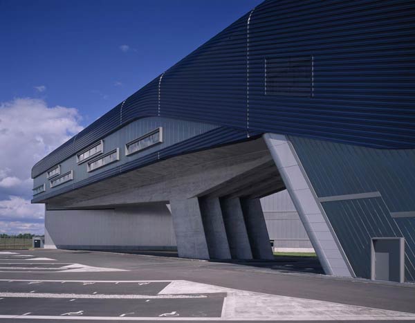 Заха Хадид (Zaha Hadid Architects): BMW Central Building, Leipzig, Germany (Центральное здание завода BMW, Лейпциг, Германия), 2001—2005