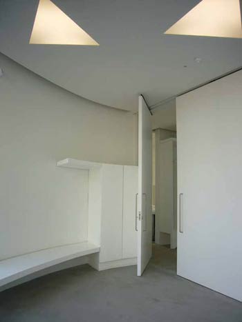 Заха Хадид (Zaha Hadid Architects): Maggie's Fife at the Victoria Hospital, Kirkaldy, Scotland, UK, 2001—2006
