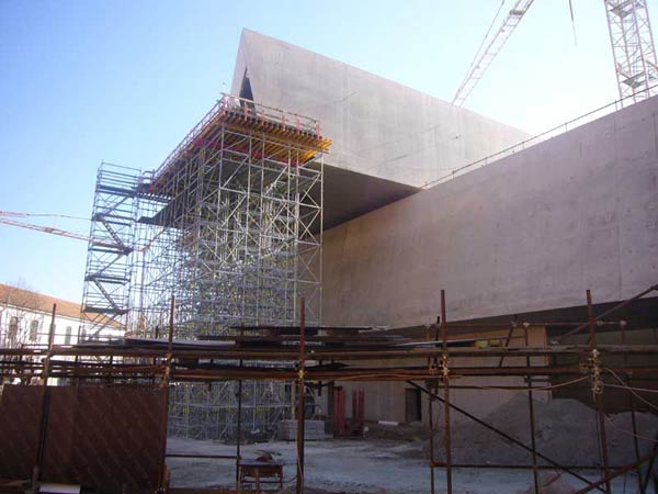 Заха Хадид (Zaha Hadid Architects): Maxxi: National Centre of Contemporary Arts, Rome, Italy (Национальный Центр Современного Искусства, Рим, Италия), 1998—2009