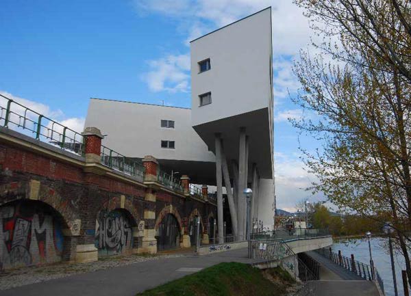 Заха Хадид (Zaha Hadid Architects): Spittelau Viaducts (Жилой комплекс), Vienna, Austria, 1994—2005