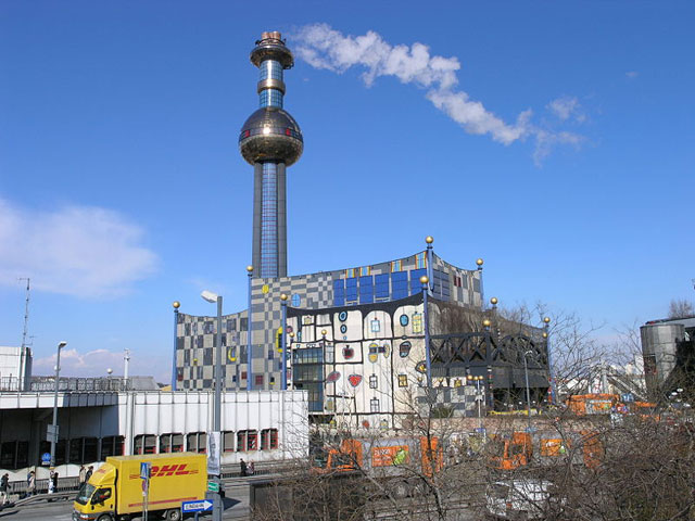 Фриденсрайх Хундертвассер. Friedensreich Hundertwasser: Завод по сжиганию мусора Spittelau,  Вена,  Австрия (District Heating Plant Spittelau, Vienna, Austria) 1988—1992