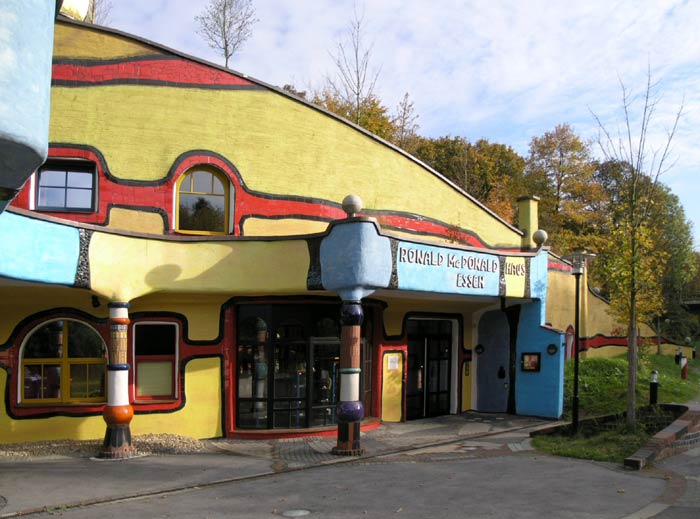 Семейный центр Ronald McDonald. Hundertwasser-Haus der McDonald's Kinderhilfe in Essen/Grugapark (Essen, Германия), 2004-2005