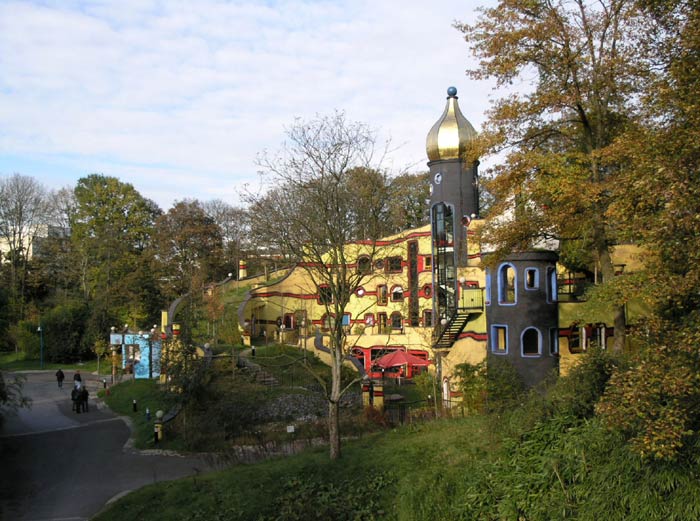 Семейный центр Ronald McDonald. Hundertwasser-Haus der McDonald's Kinderhilfe in Essen/Grugapark (Essen, Германия), 2004-2005