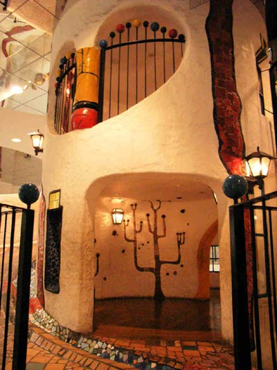 Фриденсрайх Хундертвассер. Friedensreich Hundertwasser: Игровая площадка детского развлекательного центра Kids Plaza Osaka, Осака, Япония 1996—1997