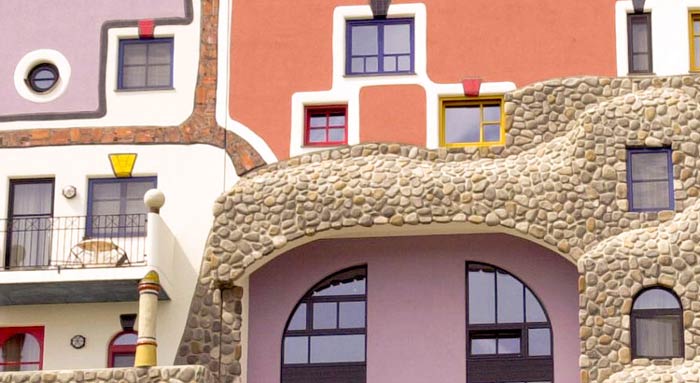 Фриденсрайх Хундертвассер. Friedensreich Hundertwasser: Отель и оздоровительный центр на термальных источниках Rogner Bad Blumau, Бад-Блумау, Австрия (Hot Springs Village Bad Blumau; Thermendorf Blumau,  Styria, Austria) 1993—1997