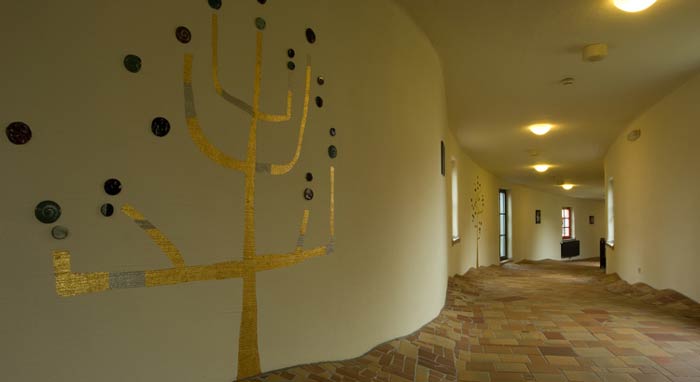 Фриденсрайх Хундертвассер. Friedensreich Hundertwasser: Отель и оздоровительный центр на термальных источниках Rogner Bad Blumau, Бад-Блумау, Австрия (Hot Springs Village Bad Blumau; Thermendorf Blumau, Styria, Austria) 1993—1997