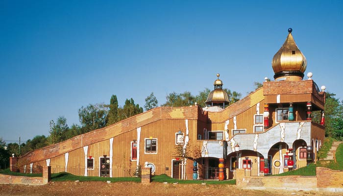 Фриденсрайх Хундертвассер. Friedensreich Hundertwasser: Детский сад Хеддернхайм, Франкфурт-на-Майне, Германия (Kindergarten Heddernheim, Frankfurt) 1988—1995