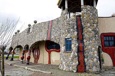 Фриденсрайх Хундертвассер. Friedensreich Hundertwasser: Крытый рынок в Альтернхайне, коммуна Таль (Санкт-Галлен), Швейцария (Markthalle, Altenrhein, Switzerland), 1998—2001