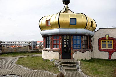 Фриденсрайх Хундертвассер. Friedensreich Hundertwasser: Крытый рынок в Альтернхайне, коммуна Таль (Санкт-Галлен), Швейцария (Markthalle, Altenrhein, Switzerland), 1998—2001