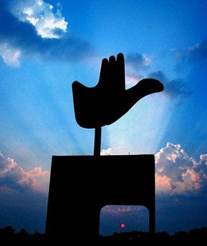 Ле Корбюзье. Le Corbusier. Open Hand Monument. Чандигарх (Chandigarh) — новая столица штата Пенджаб, Индия