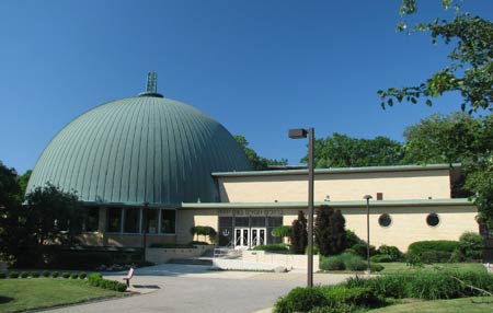 Парк синагоги, Кливленд, Огайо — Park Synagogue, Cleveland Heights, Ohio. (1946—1953) Архитектор Эрих Мендельсон (Erich Mendelsohn)