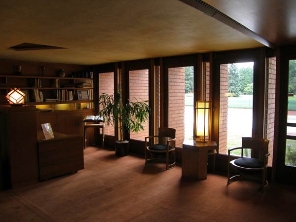 Органическая архитектура: Фрэнк Ллойд Райт (Frank Lloyd Wright): Wingspread (Herbert F. Johnson House), Wind Point, Wisconsin («Размах крыльев», дом Герберта Ф. Джонсона, Винд-Пойнт, Висконсин), 1937—1939