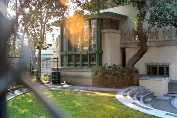 Фрэнк Ллойд Райт (Frank Lloyd Wright): Hollyhock House (Aline Barnsdall House), Little Armenia, Los AngelesCalifornia (Вилла «Hollyhock» Алин Барнсдолл, Олив-Хилл, Маленькая Армения, Лос-Анджелес, Калифорния), 1917—1921