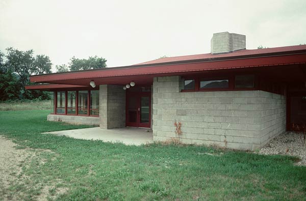 Органическая архитектура: Фрэнк Ллойд Райт (Frank Lloyd Wright): Wyoming Valley Grammar School, Spring Green, Wisconsin (Вайоминг-вэлльская школа, Вайоминг-Вэлли, под Спринг-Грином, Висконсин), 1956