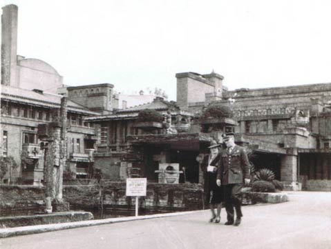 Фрэнк Ллойд Райт (Frank Lloyd Wright): Imperial Hotel, Tokyo, Japan (Отель «Империал», Токио, Япония), 1915; снесён 1968 (реконструирован в 1976 )