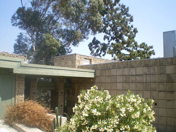Фрэнк Ллойд Райт (Frank Lloyd Wright): Samuel Freeman House, Hollywood Hills, California (Дом Сэмюела Фримана, Лос-Анджелес, Калифорния), 1923