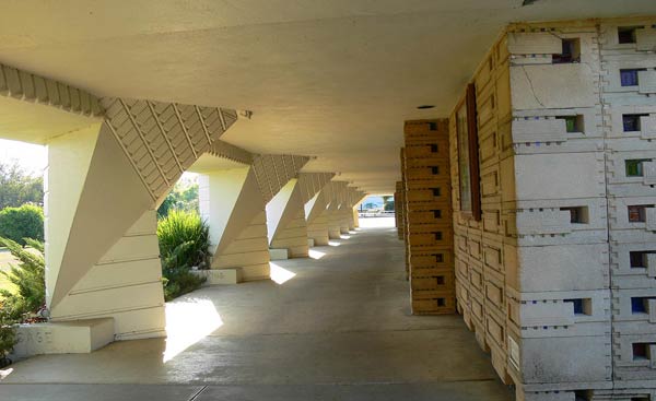 Фрэнк Ллойд Райт (Frank Lloyd Wright): Seminar Buildings I, II, & III, Lakeland, Florida (Здания для семинаров, Флоридский Саузен-колледж, Лейкленд, Флорида), 1940—1949 (проект Child of the Sun)