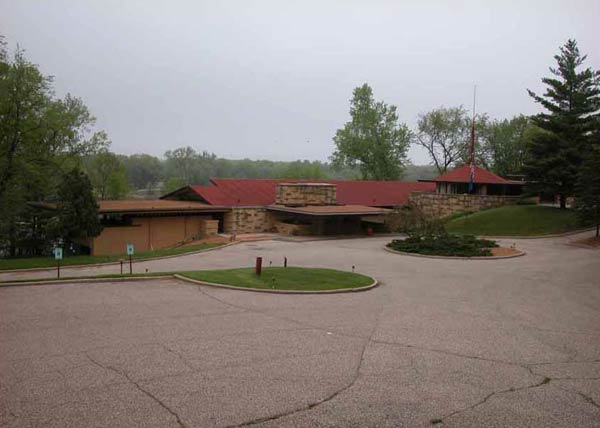 Органическая архитектура: Фрэнк Ллойд Райт (Frank Lloyd Wright): Riverview Terrace Restaurant (Frank Lloyd Wright Visitors' Center), Spring Green, Wisconsin (Ресторан «Терраса с видом на реку», Спринг-Грин, Висконсин), 1953