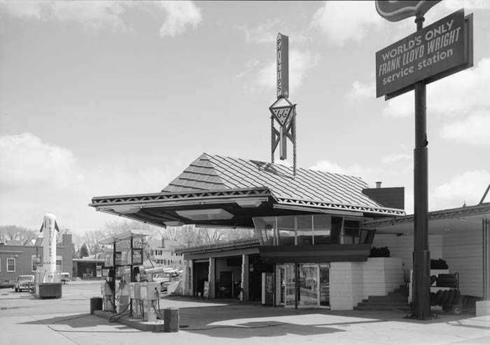 Фрэнк Ллойд Райт (Frank Lloyd Wright): R. W. Lindholm Service Station, Cloquet, Minnesota (Линдхэлмская станция техобслуживания, Клокей, Миннесота), 1956—1958