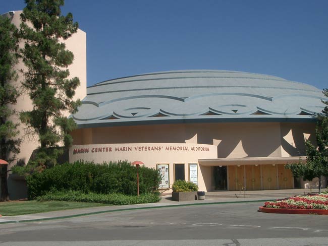 Фрэнк Ллойд Райт (Frank Lloyd Wright): Marin County Civic Center, San Rafael, California (Административный центр округа Мэрин, Сан-Рафаэль, Калифорния), 1957—1976