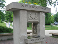 Фрэнк Ллойд Райт (Frank Lloyd Wright): Horse Show Fountain, Oak Park, Illinois (Фонтан «Scoville Park», Оак-Парк, Иллинойс), 1903—1909; перестроен в 1969