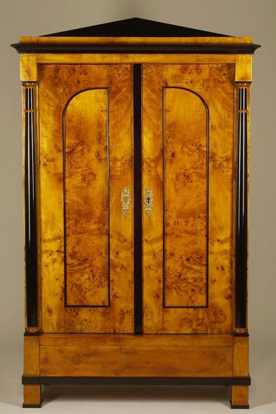 Шкаф в стиле бидермайер (Biedermeier). Австрия, 1820 г