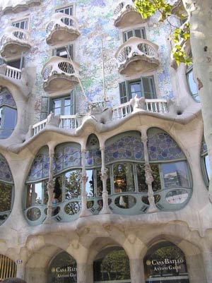 Дом Батльо - Дом Костей, Барселона, архитектор Антонио Гауди 