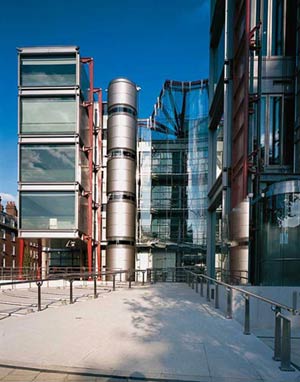 Channel 4 Television Headquarters, England, London, архитектор  Ричард Роджерс (Richard Rogers) 