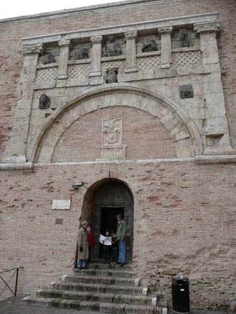 Ворота Перуджии (Porta Marzia)