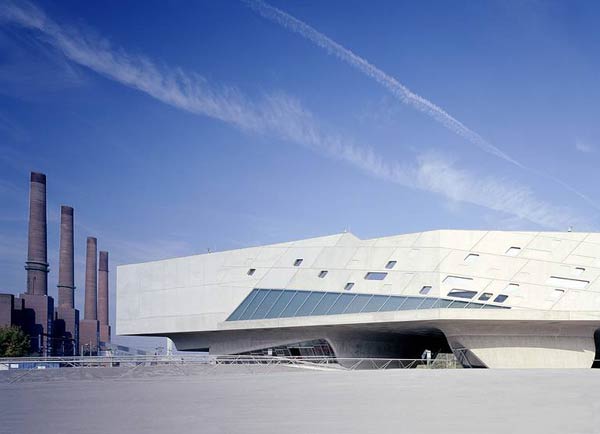 Заха Хадид (Zaha Hadid Architects): Phaeno Science Cente, Wolfsburg, Germany (Научный центр «Phaeno», Вольфсбург, Германия), 1999—2005