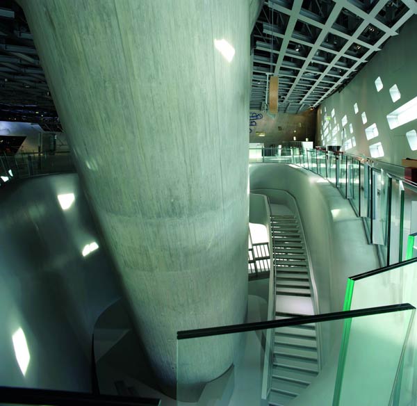 Заха Хадид (Zaha Hadid Architects): Phaeno Science Cente, Wolfsburg, Germany (Научный центр «Phaeno», Вольфсбург, Германия), 1999—2005