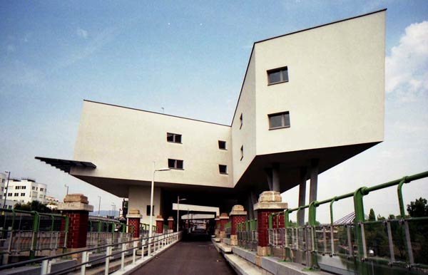 Заха Хадид (Zaha Hadid Architects): Spittelau Viaducts (Жилой комплекс), Vienna, Austria, 1994—2005