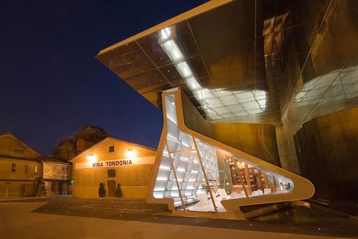 Заха Хадид (Zaha Hadid Architects): R. Lopez de Heredia Wine Pavilion, Haro, Spain (Винный павильон, Харо, Испания), 2001—2006