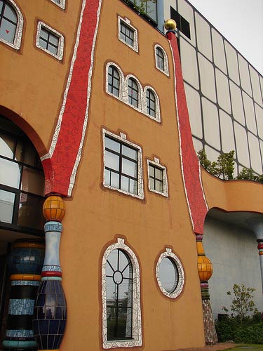 Фриденсрайх Хундертвассер. Friedensreich Hundertwasser: Maishima Sludge Center (о. Майшима, Осака, Япония), 2000—2004