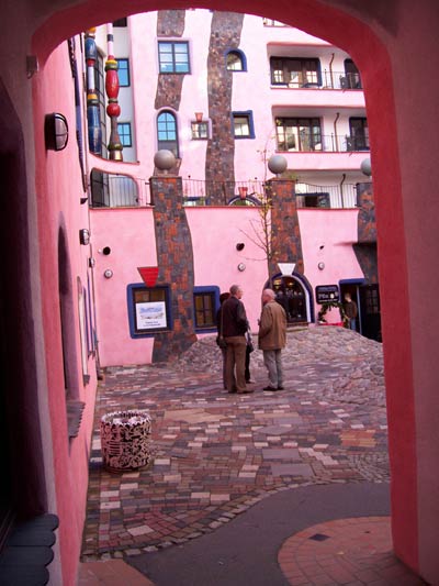 Фриденсрайх Хундертвассер. Friedensreich Hundertwasser: Комплекс «Зелёная Цитадель» (“Die Grüne Zitadelle”, Magdeburg, Германия), 1998-2005