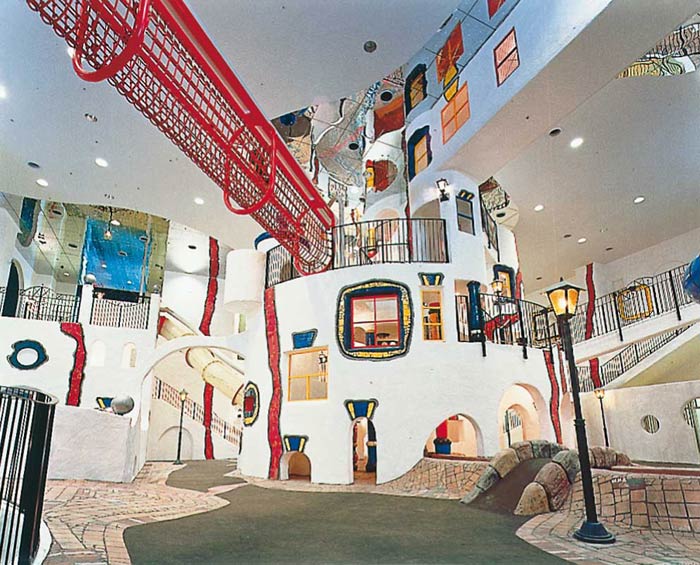 Фриденсрайх Хундертвассер. Friedensreich Hundertwasser: Игровая площадка детского развлекательного центра Kids Plaza Osaka, Осака, Япония 1996—1997