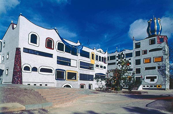 Фриденсрайх Хундертвассер. Friedensreich Hundertwasser: Гимназия Мартина Лютера, Виттенберг, Германия (Martin Luther Gymnasium in Wittenberg), 1997—1999