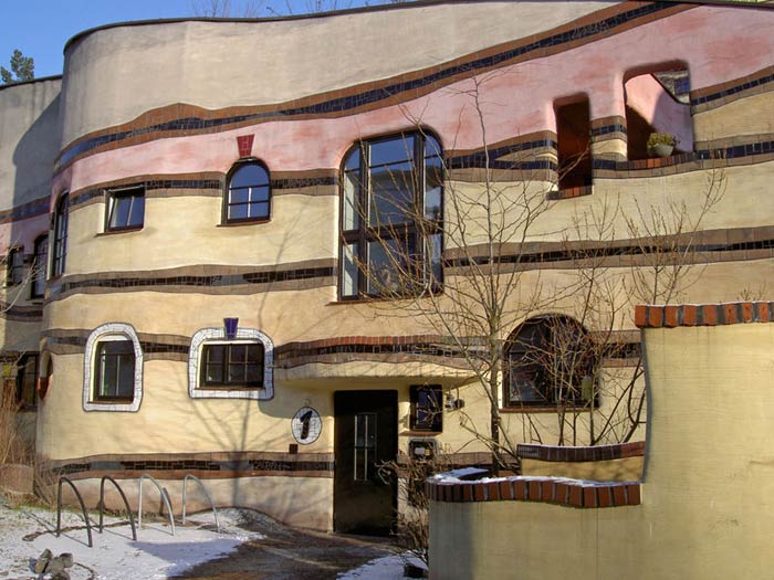 Фриденсрайх Хундертвассер. Friedensreich Hundertwasser: Жилой комплекс «Лесная спираль» Хунтертвассера, Дармштадт, Германия (Hundertwasserhaus Waldspirale, Darmstadt, Germany) 1998—2000