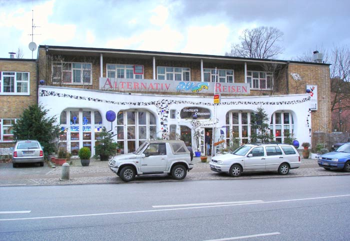 Фриденсрайх Хундертвассер. Friedensreich Hundertwasser: Кафе Ottensen в Гамбурге, Германия (Café in Hamburg Ottensen) 1998—2000