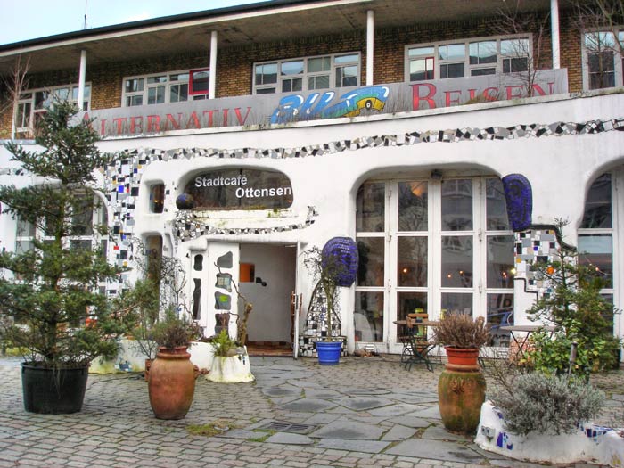 Фриденсрайх Хундертвассер. Friedensreich Hundertwasser: Кафе Ottensen в Гамбурге, Германия (Café in Hamburg Ottensen) 1998—2000