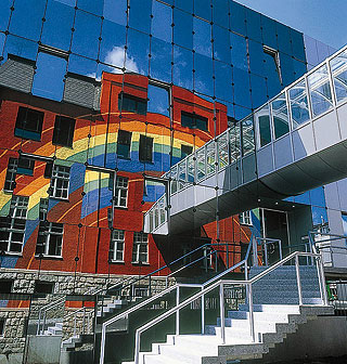 Фриденсрайх Хундертвассер. Friedensreich Hundertwasser: Фабрика Розенталь (Rosenthal AG Selb), Зельб (Selb), Германия 1980—1982