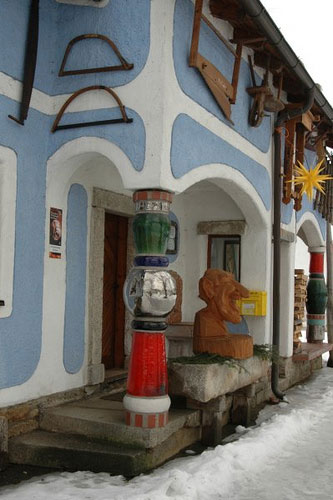 Фриденсрайх Хундертвассер. Friedensreich Hundertwasser: Деревенский музей, Ройтен, Австрия (Roiten Dorfmuseum) 1987—1988