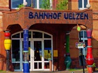 Фриденсрайх Хундертвассер. Friedensreich Hundertwasser. Городской вокзал, Ильцен, Германия (Hundertwasser environmental railway station, Uelzen) 1999—2001